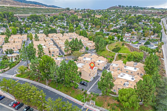18862 Vista Del Canon G, Newhall, CA 91321