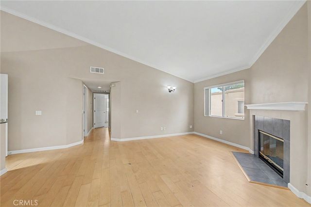 18862 Vista Del Canon G, Newhall, CA 91321