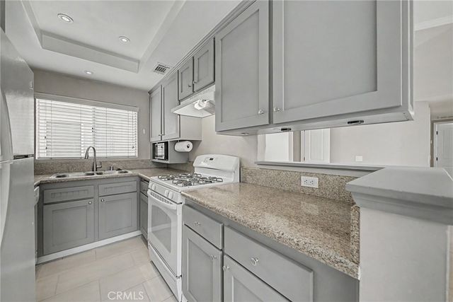 18862 Vista Del Canon G, Newhall, CA 91321