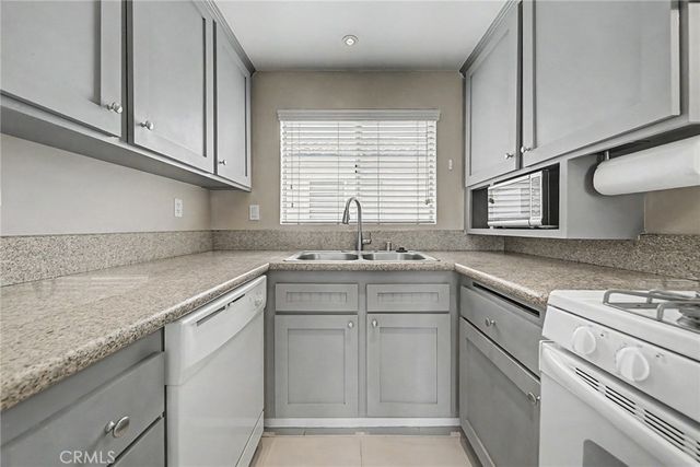 18862 Vista Del Canon G, Newhall, CA 91321