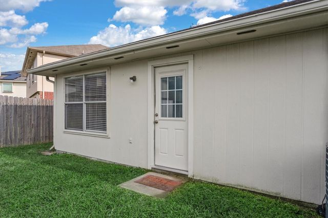 21015 Hidden Bridle Court, Houston, TX 77073