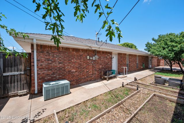 618 Hickory Street, Levelland, TX 79336