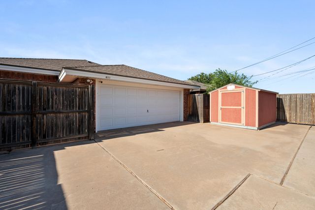 618 Hickory Street, Levelland, TX 79336