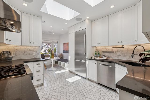 2071 Vicente Street, San Francisco, CA 94116