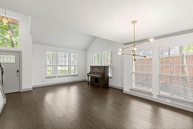 39 W Tallowberry Drive, The Woodlands, TX 77381