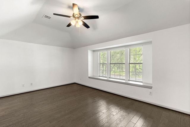 39 W Tallowberry Drive, The Woodlands, TX 77381