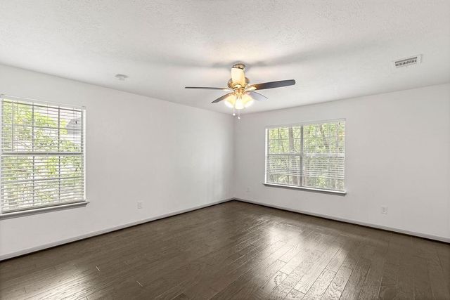39 W Tallowberry Drive, The Woodlands, TX 77381
