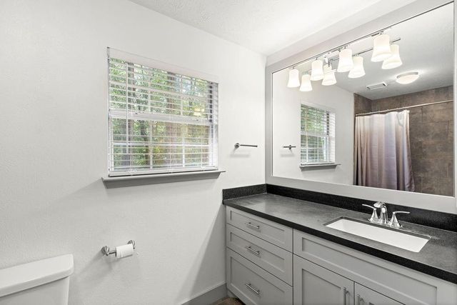 39 W Tallowberry Drive, The Woodlands, TX 77381