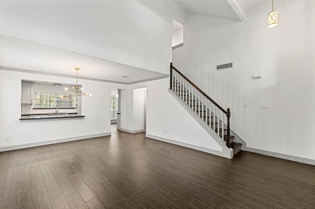 39 W Tallowberry Drive, The Woodlands, TX 77381