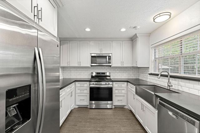39 W Tallowberry Drive, The Woodlands, TX 77381