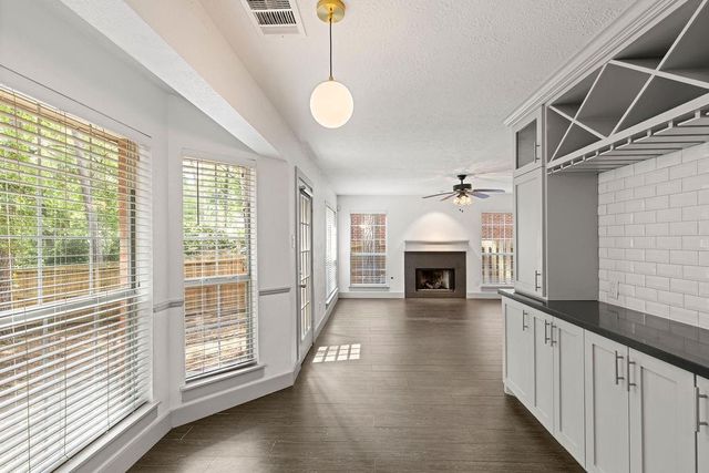39 W Tallowberry Drive, The Woodlands, TX 77381