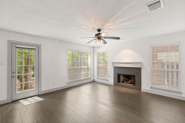 39 W Tallowberry Drive, The Woodlands, TX 77381