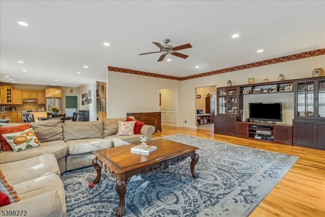 10 King Alex Ct, Sparta Twp., NJ 07871