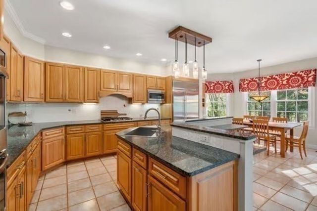 419 Wellesley St, Weston, MA 02493