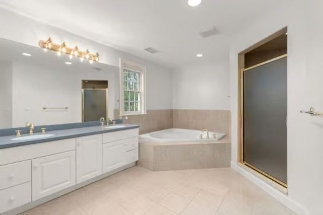 419 Wellesley St, Weston, MA 02493