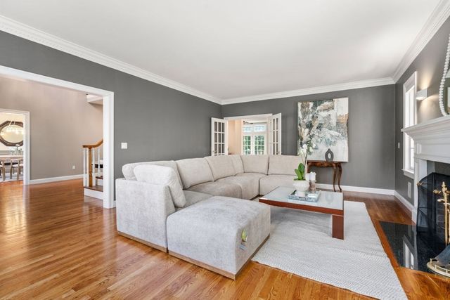 419 Wellesley St, Weston, MA 02493