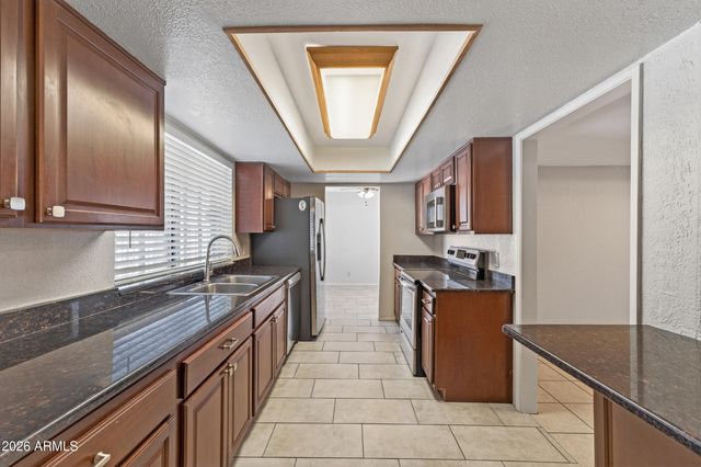 4418 W DESERT HILLS Drive, Glendale, AZ 85304