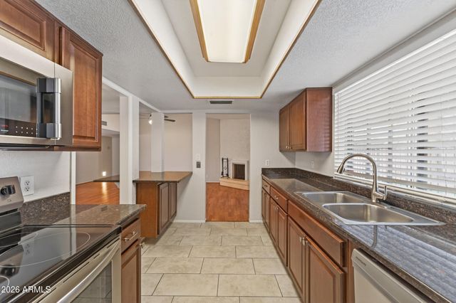 4418 W DESERT HILLS Drive, Glendale, AZ 85304