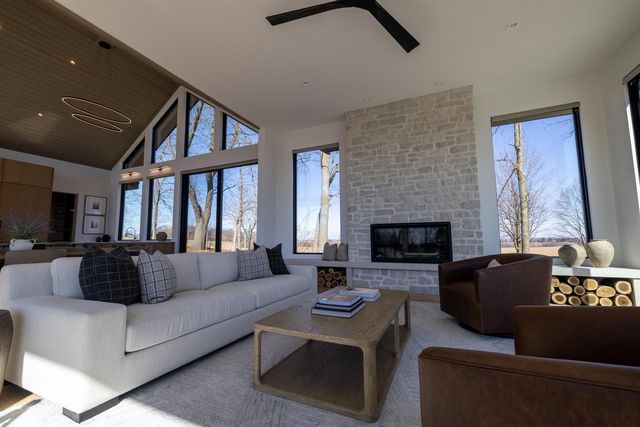 4965 Championship Circle, Waunakee, WI 53597