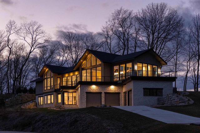 4965 Championship Circle, Waunakee, WI 53597
