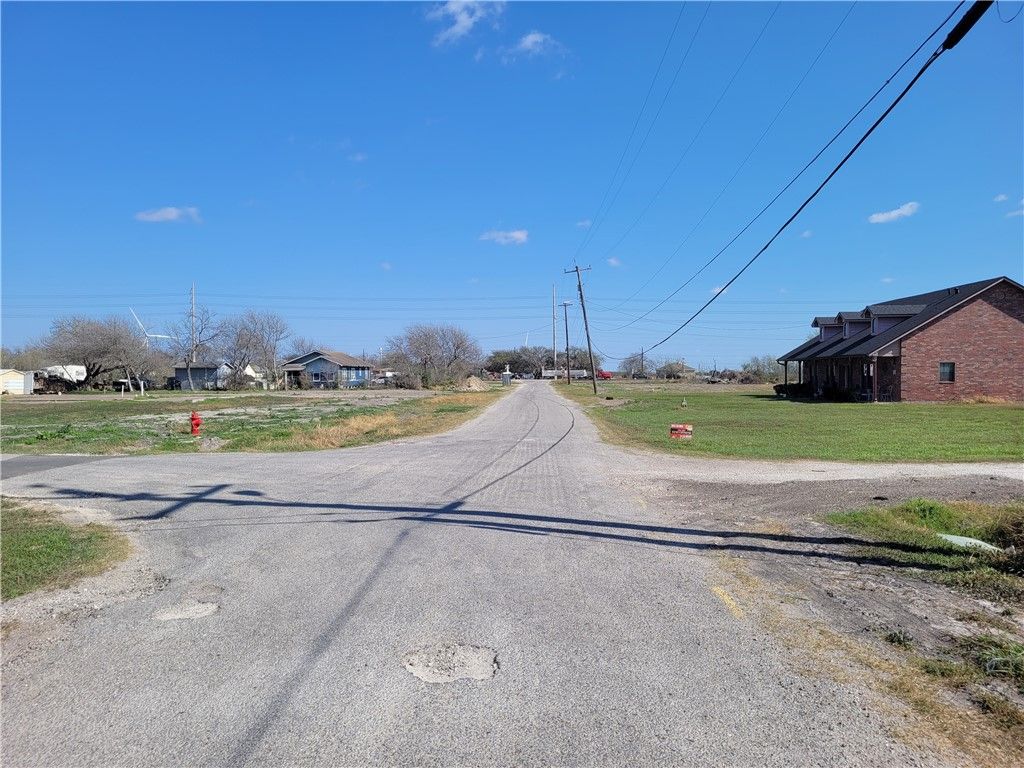 205 Polk St, Gregory, TX 78359 — photo 2