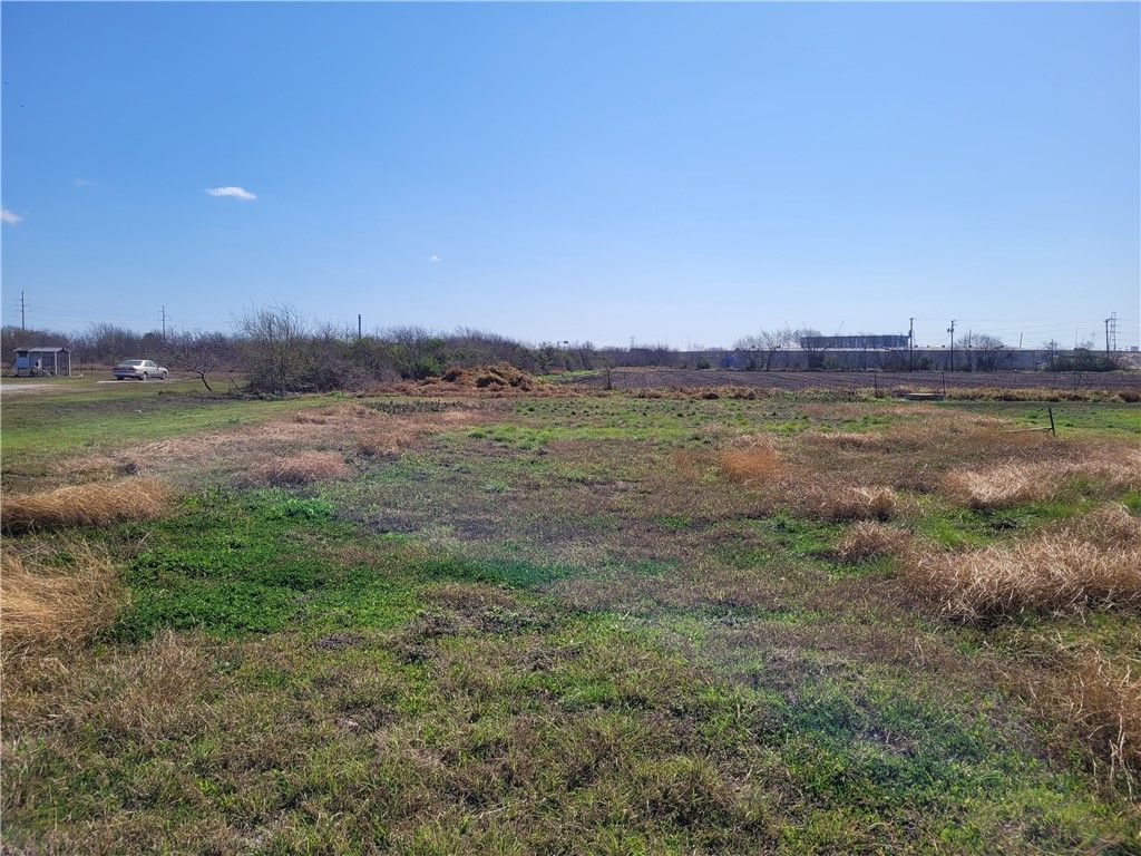205 Polk St, Gregory, TX 78359 — photo 4