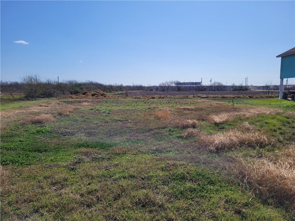 205 Polk St, Gregory, TX 78359 — photo 5