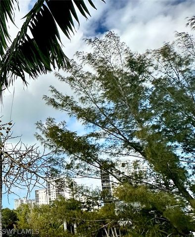 738 Park AVE, Naples, FL 34110