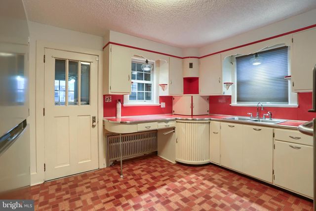 107 E MAIN ST, Elizabethville, PA 17023