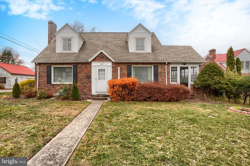 107 E MAIN ST, Elizabethville, PA 17023
