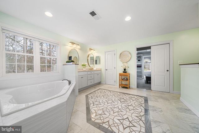 1232 SHENANDOAH RD, Alexandria, VA 22308