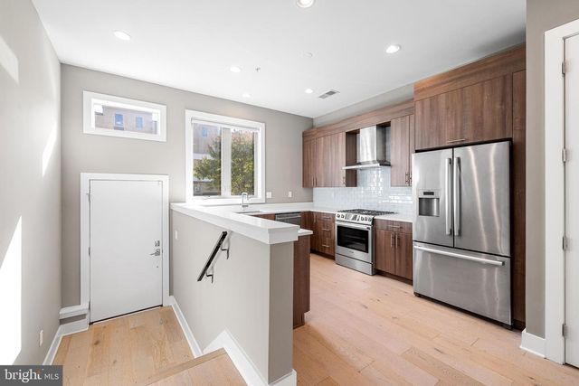 740 S Columbus Blvd Unit 28