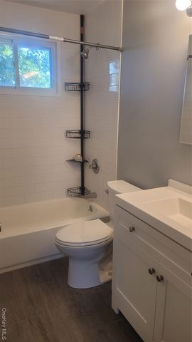 80-82 Laurel blvd, Ronkonkoma, NY 11779