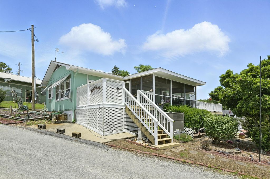 28136 Lone Pine Road, Eagle Rock, MO 65641