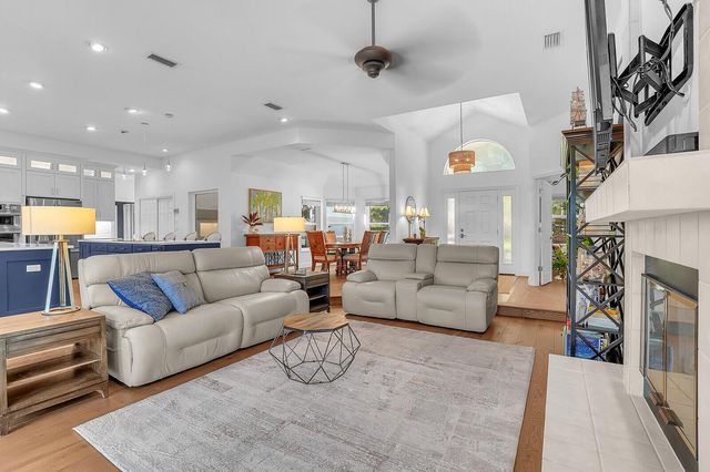 8951 SE Marina Bay Drive, Hobe Sound, FL 33455