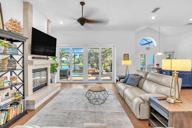 8951 SE Marina Bay Drive, Hobe Sound, FL 33455