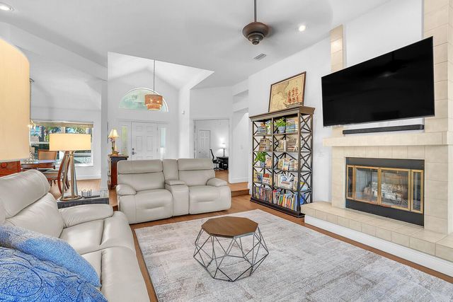 8951 SE Marina Bay Drive, Hobe Sound, FL 33455