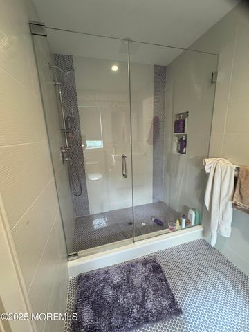 259 Roosevelt Avenue, Oakhurst, NJ 07755