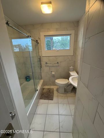 259 Roosevelt Avenue, Oakhurst, NJ 07755
