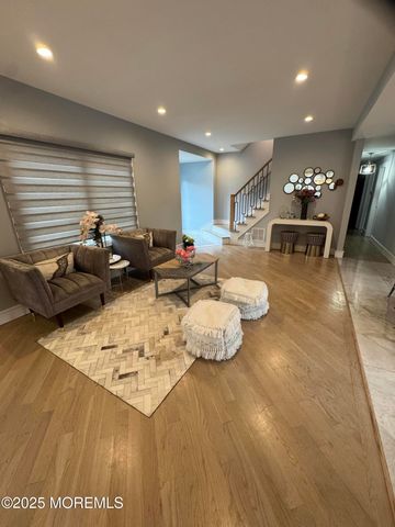 259 Roosevelt Avenue, Oakhurst, NJ 07755