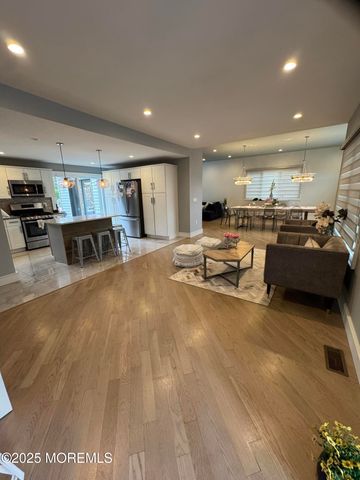 259 Roosevelt Avenue, Oakhurst, NJ 07755