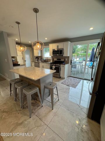 259 Roosevelt Avenue, Oakhurst, NJ 07755