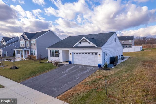 314 AMBERLEIGH LN, Shippensburg, PA 17257