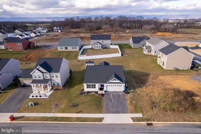 314 AMBERLEIGH LN, Shippensburg, PA 17257