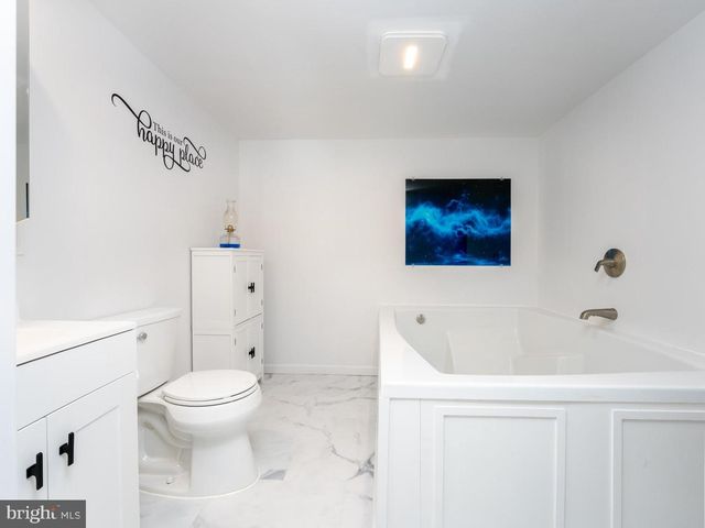 314 AMBERLEIGH LN, Shippensburg, PA 17257