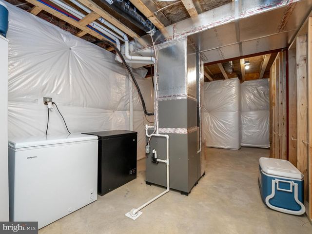 314 AMBERLEIGH LN, Shippensburg, PA 17257