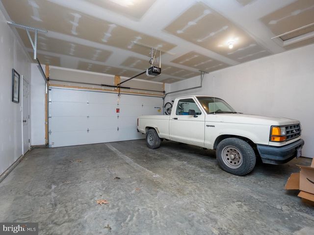 314 AMBERLEIGH LN, Shippensburg, PA 17257