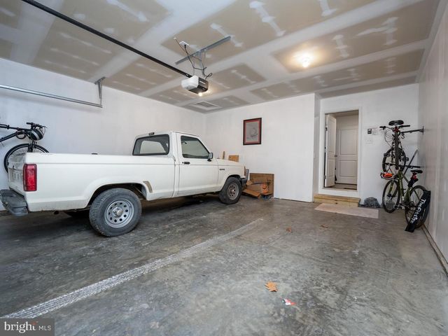 314 AMBERLEIGH LN, Shippensburg, PA 17257