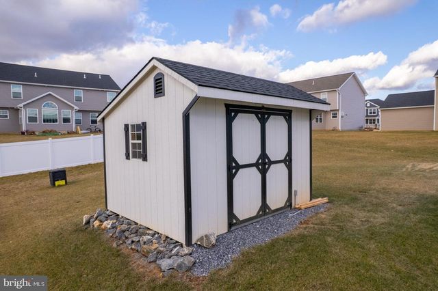 314 AMBERLEIGH LN, Shippensburg, PA 17257