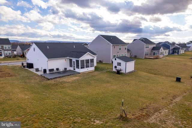 314 AMBERLEIGH LN, Shippensburg, PA 17257